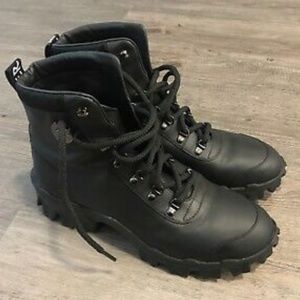 Moncler Helis Holing Boot